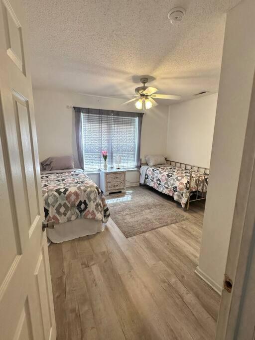 Adorable 3Br/2Ba W/ Garage 2Min Walk Ecu Health Villa Greenville Esterno foto
