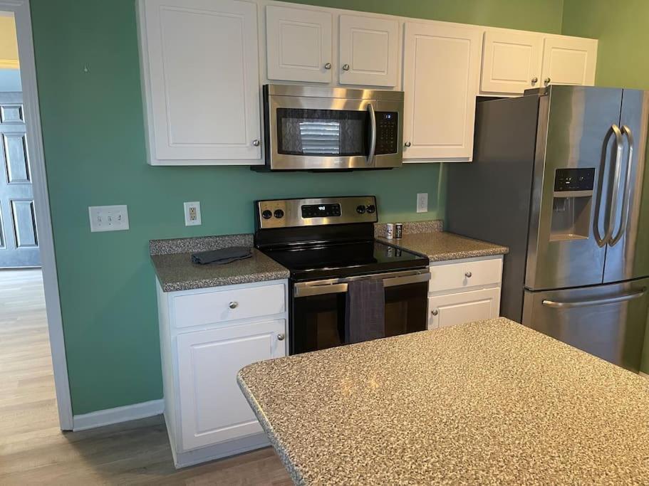Adorable 3Br/2Ba W/ Garage 2Min Walk Ecu Health Villa Greenville Esterno foto