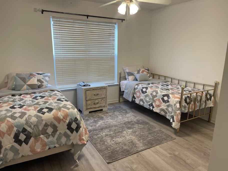 Adorable 3Br/2Ba W/ Garage 2Min Walk Ecu Health Villa Greenville Esterno foto