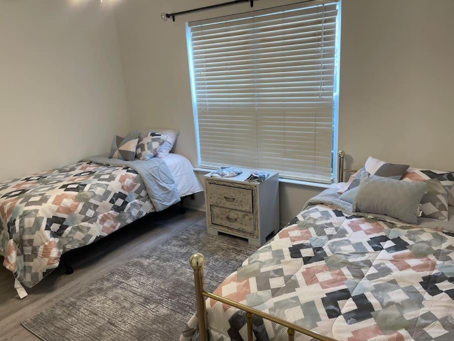 Adorable 3Br/2Ba W/ Garage 2Min Walk Ecu Health Villa Greenville Esterno foto